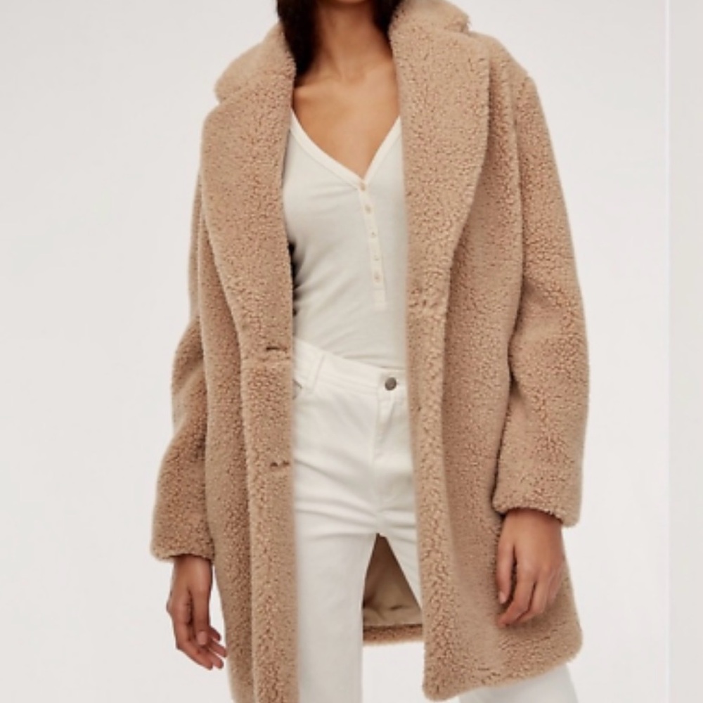 Aritzia Wilfred Free Teddy Cocoon Coat in Sanders